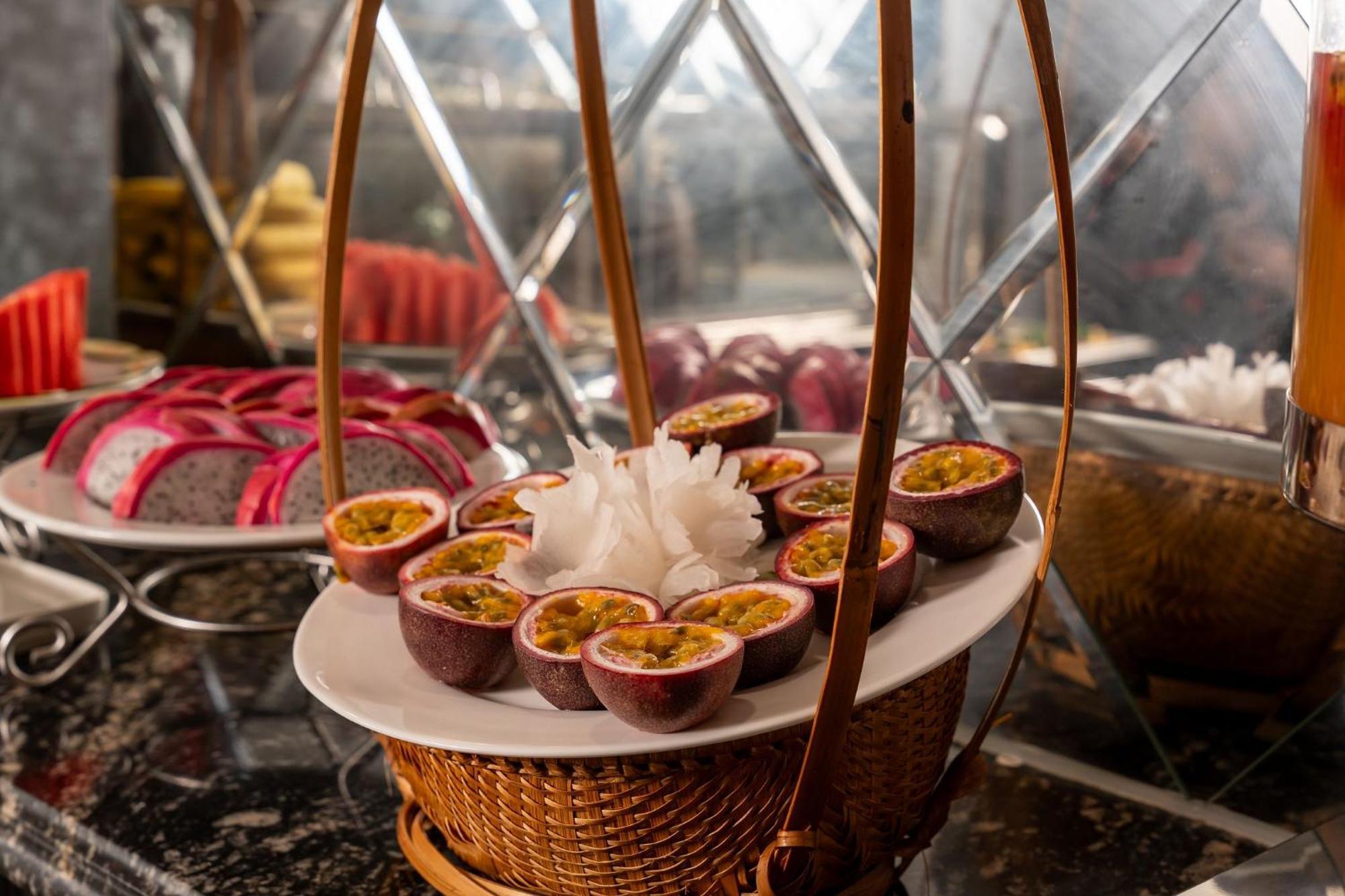 Amara Hanoi Hotel And Spa Exterior photo